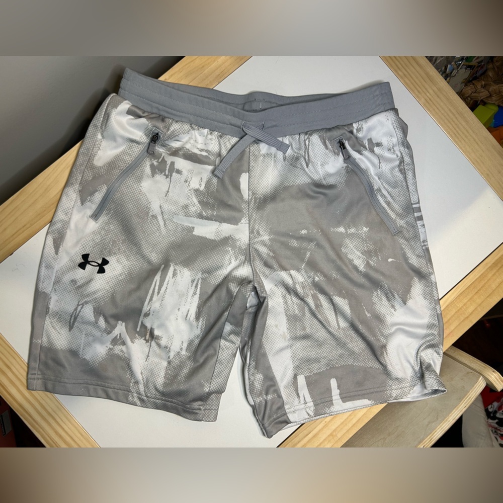 Under Armour Boys Athletic Shorts in Gray and White